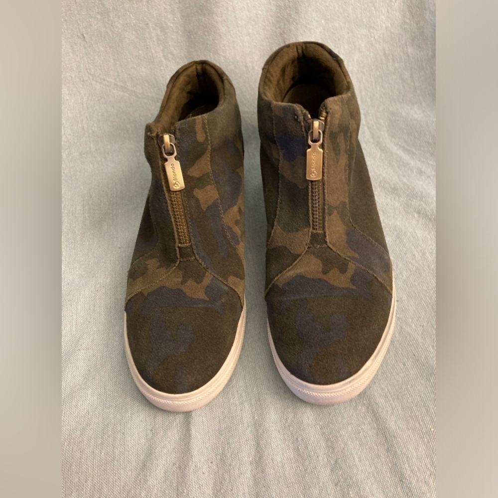 Blondo Glenda Suede Waterproof Wedge Sneakers in Green Camo
